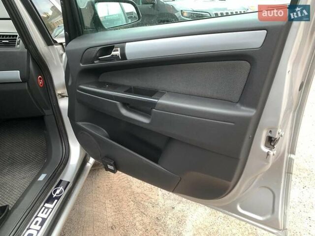 Серый Опель Зафира, объемом двигателя 1.8 л и пробегом 330 тыс. км за 5940 $, фото 17 на Automoto.ua