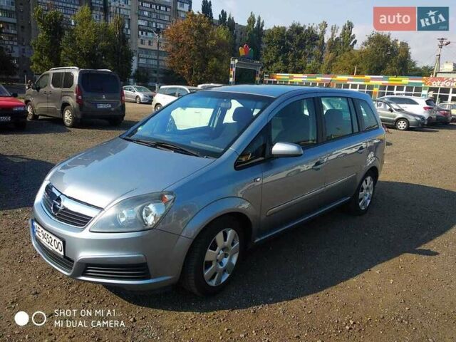 Серый Опель Зафира, объемом двигателя 1.6 л и пробегом 190 тыс. км за 6500 $, фото 2 на Automoto.ua