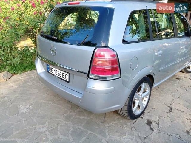 Серый Опель Зафира, объемом двигателя 1.6 л и пробегом 240 тыс. км за 5300 $, фото 19 на Automoto.ua