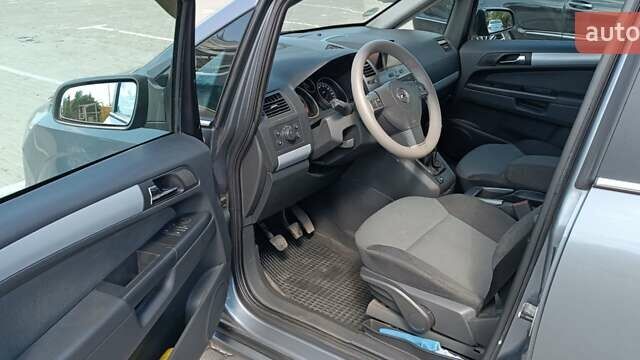 Серый Опель Зафира, объемом двигателя 1.8 л и пробегом 224 тыс. км за 6200 $, фото 3 на Automoto.ua