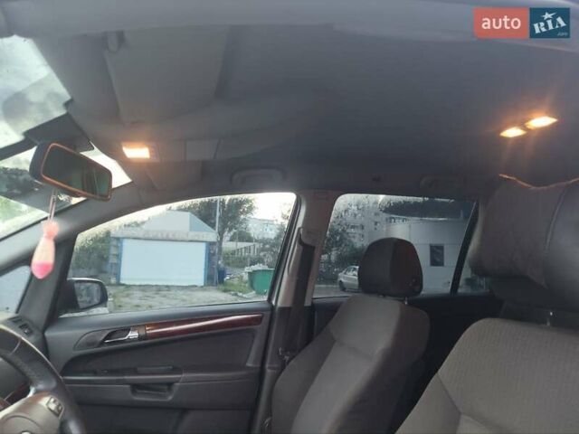Серый Опель Зафира, объемом двигателя 1.9 л и пробегом 320 тыс. км за 4999 $, фото 8 на Automoto.ua