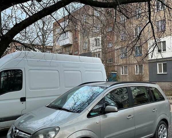 Серый Опель Зафира, объемом двигателя 1.9 л и пробегом 261 тыс. км за 5200 $, фото 6 на Automoto.ua