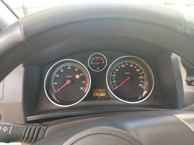 Серый Опель Зафира, объемом двигателя 1.6 л и пробегом 236 тыс. км за 5300 $, фото 12 на Automoto.ua