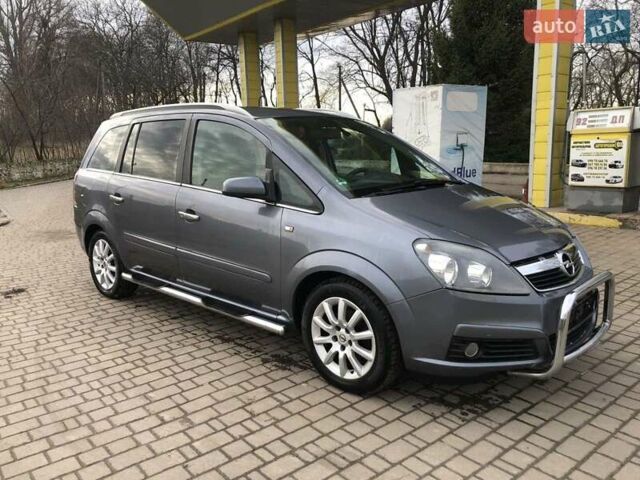 Серый Опель Зафира, объемом двигателя 1.6 л и пробегом 225 тыс. км за 5600 $, фото 5 на Automoto.ua