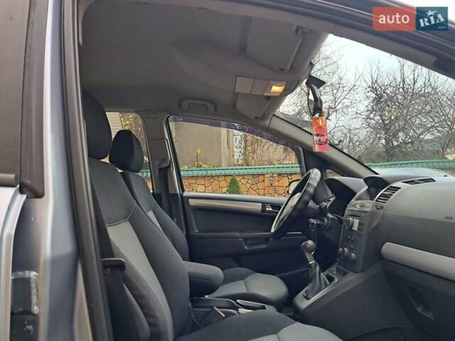 Серый Опель Зафира, объемом двигателя 1.9 л и пробегом 278 тыс. км за 4500 $, фото 45 на Automoto.ua