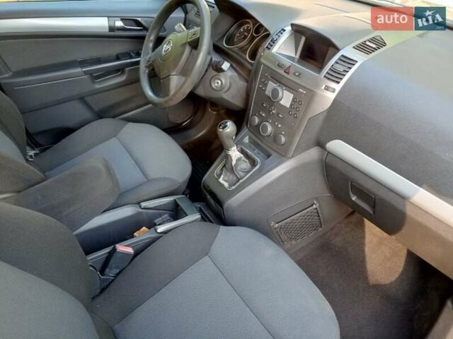 Серый Опель Зафира, объемом двигателя 1.6 л и пробегом 240 тыс. км за 5300 $, фото 6 на Automoto.ua