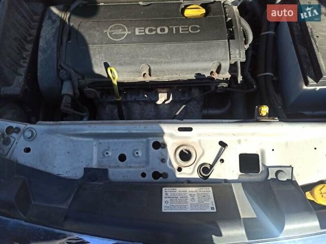 Сірий Опель Зафіра, об'ємом двигуна 1.8 л та пробігом 260 тис. км за 5300 $, фото 3 на Automoto.ua