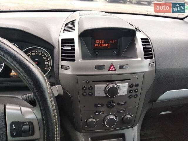 Серый Опель Зафира, объемом двигателя 1.6 л и пробегом 190 тыс. км за 6500 $, фото 4 на Automoto.ua