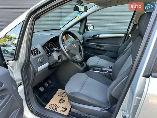 Серый Опель Зафира, объемом двигателя 1.6 л и пробегом 220 тыс. км за 6500 $, фото 4 на Automoto.ua