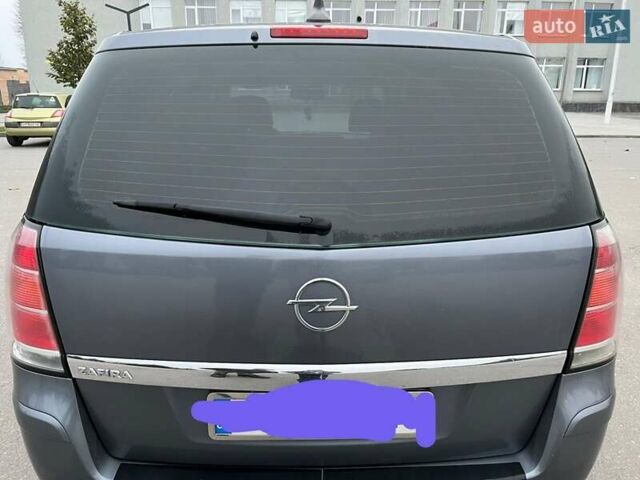 Серый Опель Зафира, объемом двигателя 1.6 л и пробегом 218 тыс. км за 5400 $, фото 2 на Automoto.ua