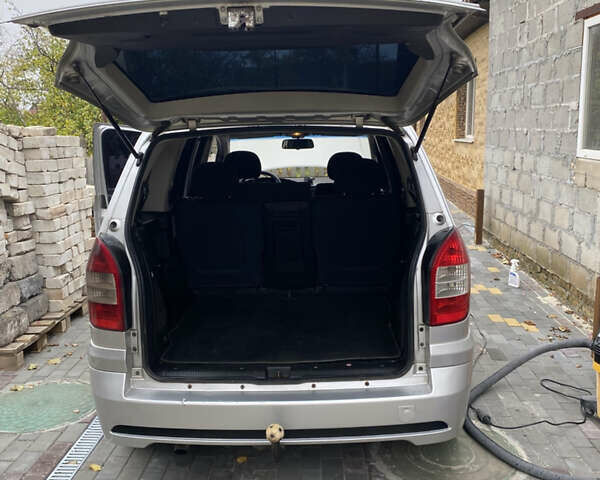 Серый Опель Зафира, объемом двигателя 2.2 л и пробегом 265 тыс. км за 5250 $, фото 5 на Automoto.ua