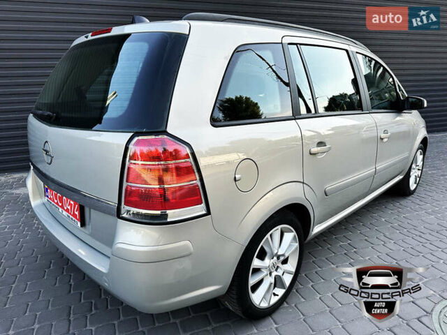Серый Опель Зафира, объемом двигателя 1.6 л и пробегом 220 тыс. км за 6500 $, фото 1 на Automoto.ua