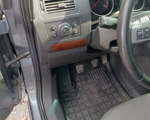 Серый Опель Зафира, объемом двигателя 1.9 л и пробегом 271 тыс. км за 6100 $, фото 3 на Automoto.ua