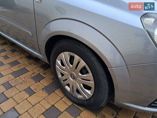 Серый Опель Зафира, объемом двигателя 1.9 л и пробегом 278 тыс. км за 4500 $, фото 69 на Automoto.ua