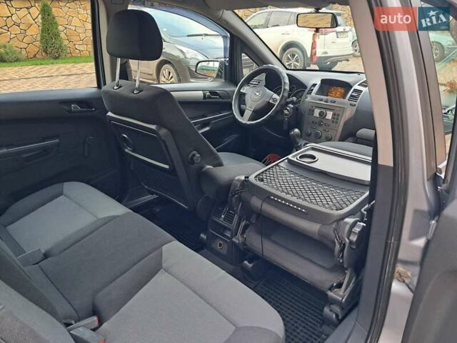 Серый Опель Зафира, объемом двигателя 1.9 л и пробегом 278 тыс. км за 4500 $, фото 38 на Automoto.ua