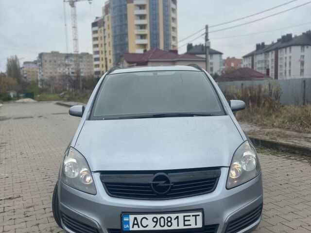 Серый Опель Зафира, объемом двигателя 1.9 л и пробегом 320 тыс. км за 3999 $, фото 3 на Automoto.ua
