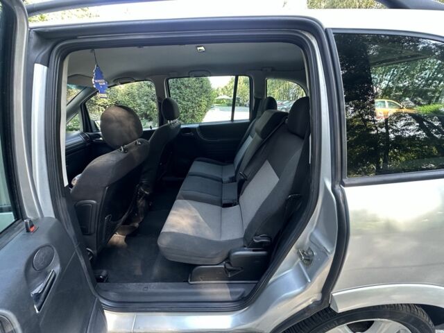 Серый Опель Зафира, объемом двигателя 2 л и пробегом 280 тыс. км за 3000 $, фото 11 на Automoto.ua