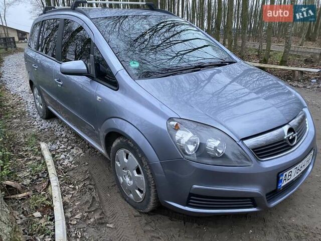 Серый Опель Зафира, объемом двигателя 1.8 л и пробегом 395 тыс. км за 5300 $, фото 1 на Automoto.ua