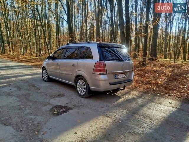 Серый Опель Зафира, объемом двигателя 1.9 л и пробегом 300 тыс. км за 5700 $, фото 3 на Automoto.ua