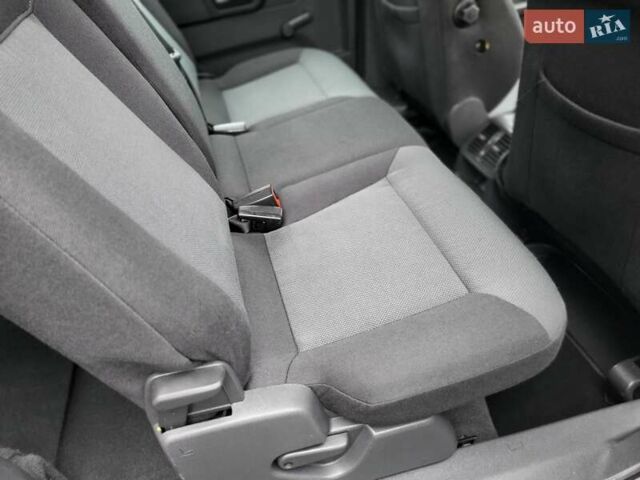 Сірий Опель Зафіра, об'ємом двигуна 1.8 л та пробігом 192 тис. км за 5700 $, фото 38 на Automoto.ua