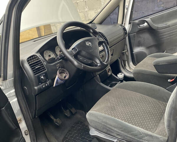 Серый Опель Зафира, объемом двигателя 2.2 л и пробегом 265 тыс. км за 5250 $, фото 16 на Automoto.ua