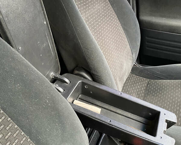 Серый Опель Зафира, объемом двигателя 2.2 л и пробегом 265 тыс. км за 5250 $, фото 12 на Automoto.ua