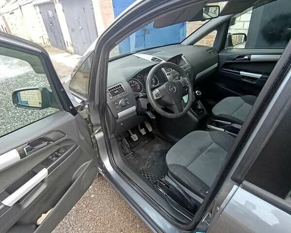 Опель Зафира 2005 в Черкассах на Automoto.ua Серый Опель Зафира, объемом двигателя 1.6 л и пробегом 147 тыс. км за 5500 $, фото 5 на Automoto.ua