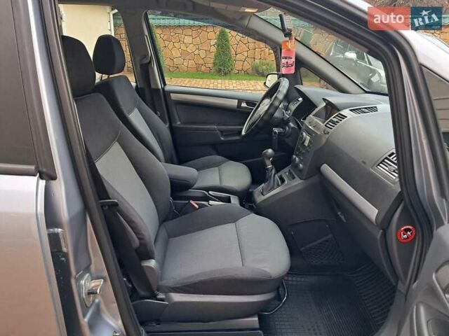 Серый Опель Зафира, объемом двигателя 1.9 л и пробегом 278 тыс. км за 4500 $, фото 44 на Automoto.ua