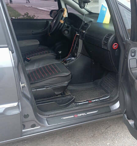 Серый Опель Зафира, объемом двигателя 1.6 л и пробегом 278 тыс. км за 4550 $, фото 5 на Automoto.ua