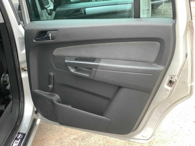 Серый Опель Зафира, объемом двигателя 1.8 л и пробегом 330 тыс. км за 6180 $, фото 17 на Automoto.ua