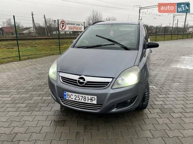 Серый Опель Зафира, объемом двигателя 1.9 л и пробегом 300 тыс. км за 3950 $, фото 2 на Automoto.ua