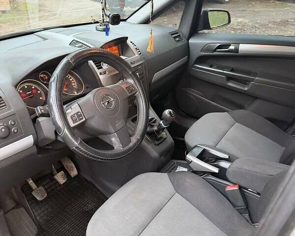 Серый Опель Зафира, объемом двигателя 1.91 л и пробегом 225 тыс. км за 4400 $, фото 14 на Automoto.ua