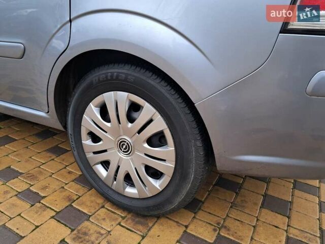 Серый Опель Зафира, объемом двигателя 1.9 л и пробегом 278 тыс. км за 4500 $, фото 62 на Automoto.ua