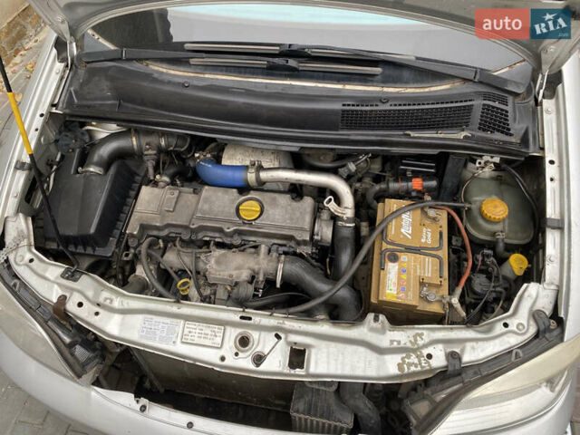 Серый Опель Зафира, объемом двигателя 2.2 л и пробегом 265 тыс. км за 5250 $, фото 32 на Automoto.ua