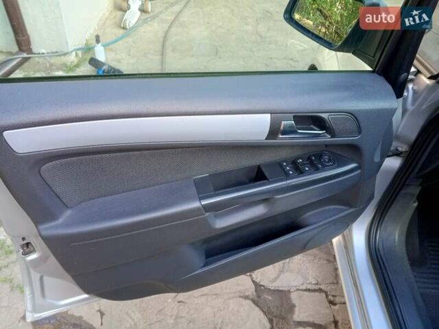 Серый Опель Зафира, объемом двигателя 1.6 л и пробегом 240 тыс. км за 5300 $, фото 16 на Automoto.ua