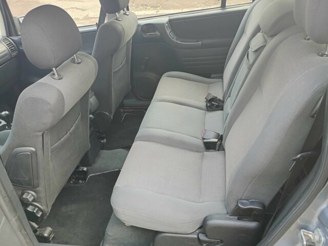 Сірий Опель Зафіра, об'ємом двигуна 2 л та пробігом 267 тис. км за 2600 $, фото 9 на Automoto.ua