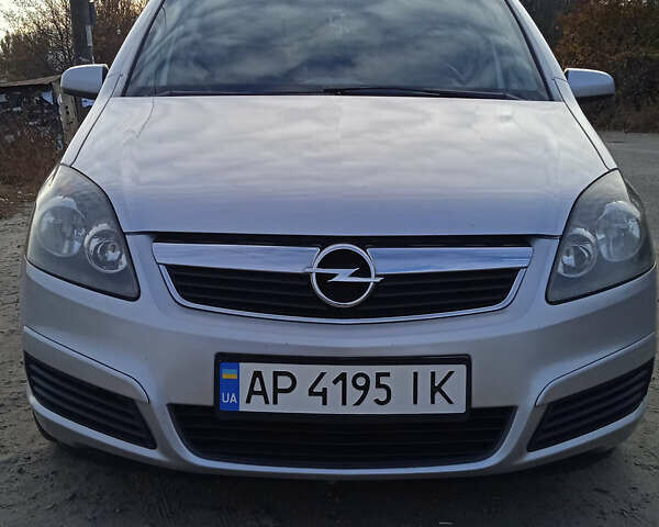 Серый Опель Зафира, объемом двигателя 1.8 л и пробегом 200 тыс. км за 10000 $, фото 2 на Automoto.ua