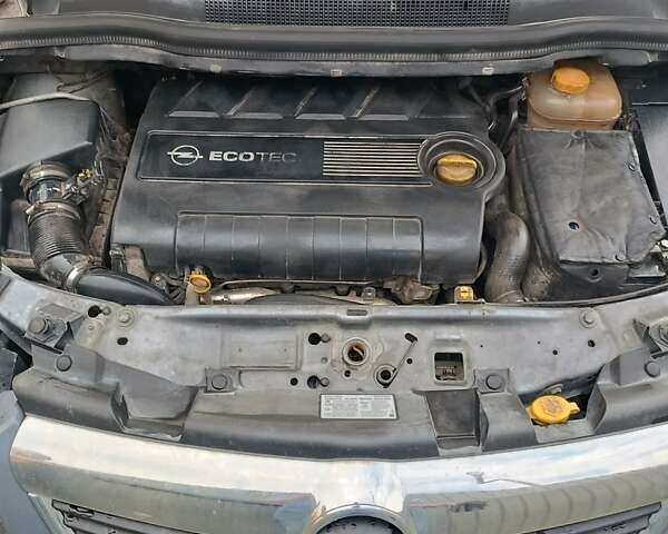 Серый Опель Зафира, объемом двигателя 1.9 л и пробегом 271 тыс. км за 6100 $, фото 4 на Automoto.ua