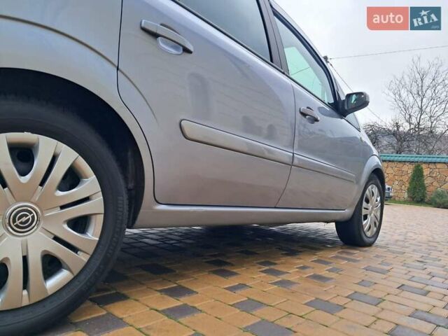 Серый Опель Зафира, объемом двигателя 1.9 л и пробегом 278 тыс. км за 4500 $, фото 70 на Automoto.ua
