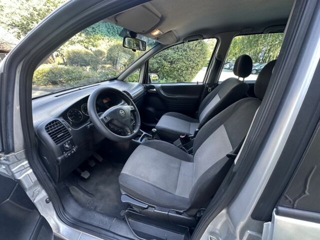 Серый Опель Зафира, объемом двигателя 2 л и пробегом 280 тыс. км за 3000 $, фото 6 на Automoto.ua