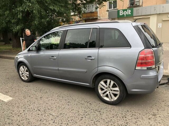 Сірий Опель Зафіра, об'ємом двигуна 1.9 л та пробігом 300 тис. км за 3500 $, фото 2 на Automoto.ua