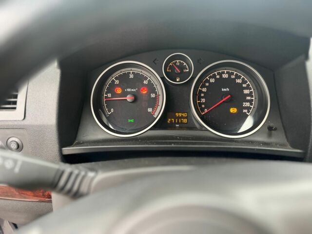 Серый Опель Зафира, объемом двигателя 1.9 л и пробегом 271 тыс. км за 2850 $, фото 4 на Automoto.ua