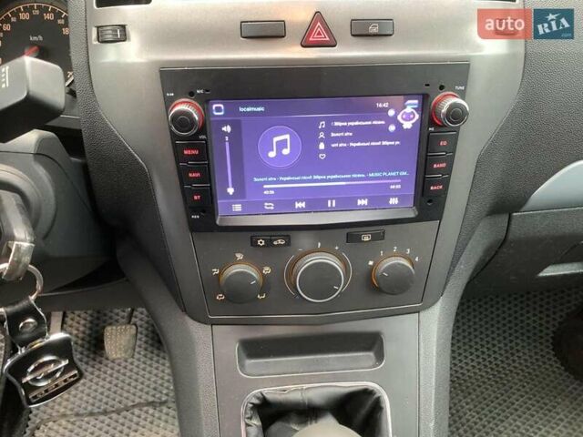 Серый Опель Зафира, объемом двигателя 1.8 л и пробегом 330 тыс. км за 5940 $, фото 33 на Automoto.ua