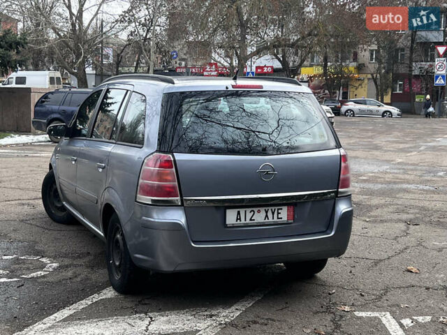 Сірий Опель Зафіра, об'ємом двигуна 1.8 л та пробігом 290 тис. км за 2900 $, фото 5 на Automoto.ua