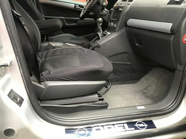 Серый Опель Зафира, объемом двигателя 0 л и пробегом 3 тыс. км за 5500 $, фото 6 на Automoto.ua