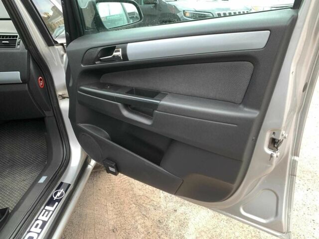 Серый Опель Зафира, объемом двигателя 1.8 л и пробегом 330 тыс. км за 6180 $, фото 18 на Automoto.ua