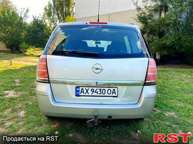 Серый Опель Зафира, объемом двигателя 1.8 л и пробегом 150 тыс. км за 4600 $, фото 3 на Automoto.ua