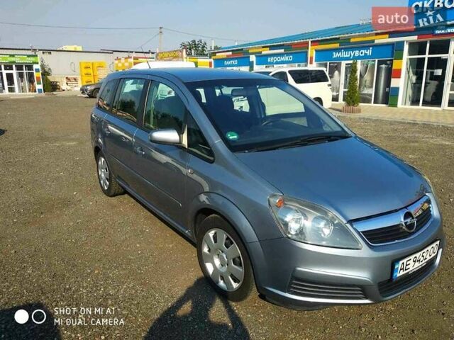 Серый Опель Зафира, объемом двигателя 1.6 л и пробегом 190 тыс. км за 6500 $, фото 3 на Automoto.ua