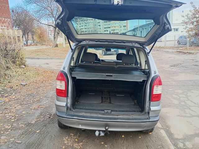 Сірий Опель Зафіра, об'ємом двигуна 2 л та пробігом 267 тис. км за 2600 $, фото 2 на Automoto.ua