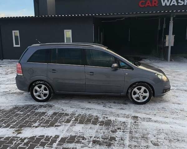 Серый Опель Зафира, объемом двигателя 1.6 л и пробегом 224 тыс. км за 4700 $, фото 1 на Automoto.ua